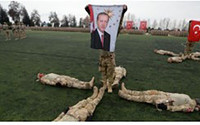 Kışlada siyaset! Jandarma mezuniyet töreninde Erdoğan'ın pankartı açıldı