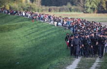 Mültecilerin zorlu yürüyüşü