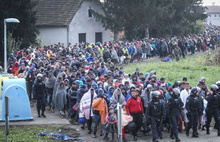 Mültecilerin Avrupa'da zorlu yürüyüşü