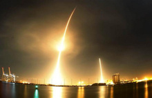 SpaceX'in Falcon roketi dikey iniş yaptı