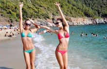 Antalya'da turistler plajlara havuzlara akın etti