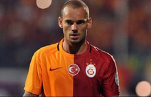 Ve  menajeri konuştu: Sneijder kalacak!
