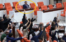 İhsan Özkes Meclis'te tek başına!