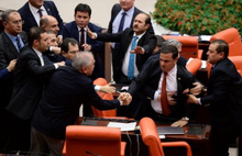Meclis'te İstiklal Marşı atışması kavga çıkardı