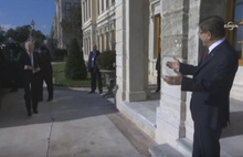 Davutoğlu Biden'i kapıda karşıladı