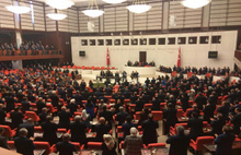 CHP ve MHP Erdoğan'ı ayakta karşıladı