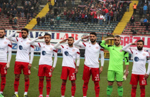 Futbolculardan İstiklal Marşı'nda asker selamı