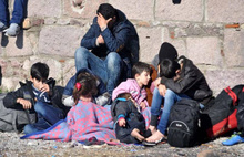 Onbinlerce Suriyeli Türkiye'ye geliyor