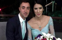 Gözaltına aldığı gazeteci ile nişanlandı