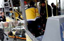 Servis aracı metrobüse çarptı