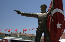 Ömer Halisdemir'in heykeli tepki topladı