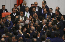 AKP küfürlü tartışmayı yargıya taşıyor