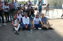 CHP önünde oturma eylemi başladı