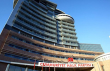 İstanbul’da CHP’nin seçim aracı yandı