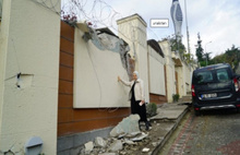 AKP'li belediye AKP'li eski bakanın villasını yıktı