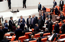 Meclis'te olaylı gece! AKP ile HDP milletvekilleri arasında tartışma çıktı...