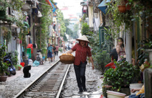 Üzerinden tren geçen sokak: Hanoi Sokağı