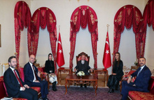 Erdoğan, Hande Yener ve Demet Akalın'ı kabul etti