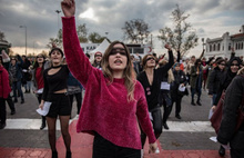 Kadıköy'de kadınlar şiddete ve tacize karşı danslı eylem yaptı: Polis müdahale etti