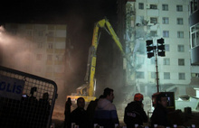 Kartal'da riskli binanın yıkımına tekrar başlandı