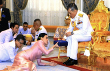Tayland Kralı, generaliyle evlendi
