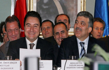 Selvi: 'Babacan ve Gül'ün partisi iki teklifin referanduma sunulmasını önerecek' deniyor