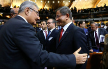 Kulisleri hareketlendiren buluşma: Ahmet Davutoğlu, Deniz Baykal ile bir araya geliyor