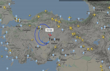 THY uçağı gökyüzünde Türk Bayrağı çiziyor