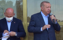 Süleyman Soylu Erdoğan'a tam konuşurken bir not gösterdi
