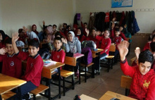 Milli Eğitim Bakanlığı’ndan Suriyeli ailelere hediye