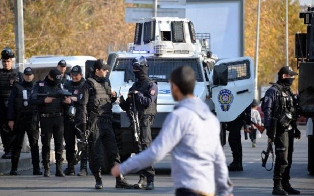 HDP'lilerin eylemine polis müdahalesi