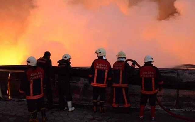Halk pazarında yangın: 250 iş yeri yandı!