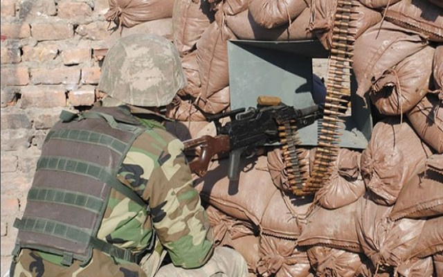 Sur'da çatışmalar sürüyor: 2 asker yaralı