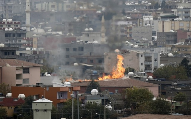 PKK, Silopi'yi terk eden vatandaşlara saldırdı