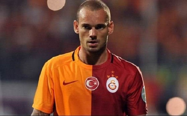 Ve  menajeri konuştu: Sneijder kalacak!