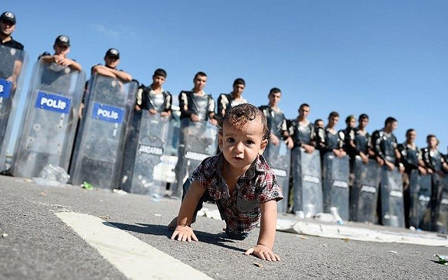 Edirne'de yaklaşık 500 sığınmacı TEM otobanında bekliyor