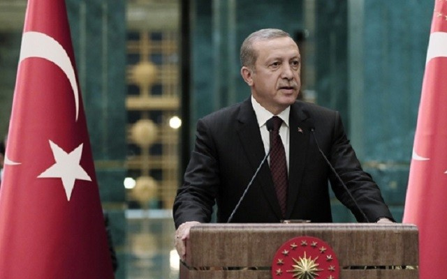 Erdoğan: Terörle aranıza mesafe koyun