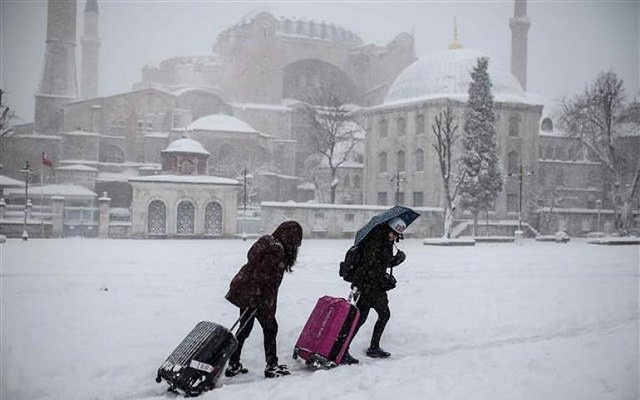 İstanbul'da kar kalınlığı 50 cm oldu!