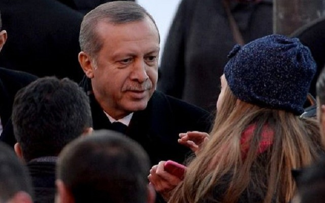 Genç kız mezarlıkta Erdoğan'dan ne istedi?