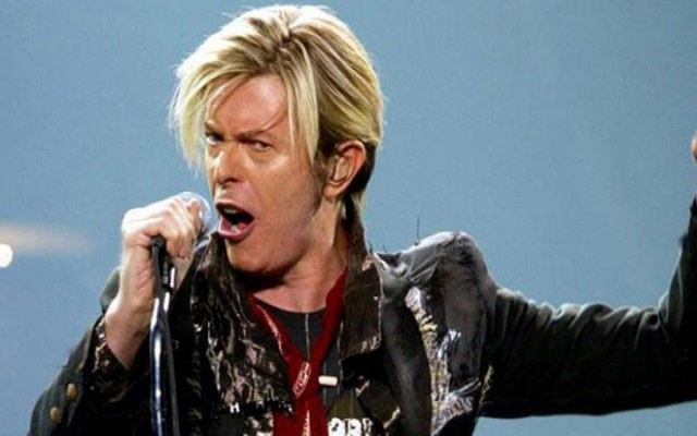 Efsane şarkıcı David Bowie hayatını kaybetti