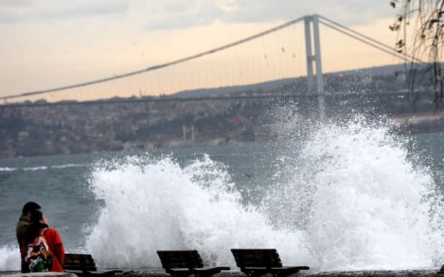 İstanbul'da Lodos hayatı felç etti