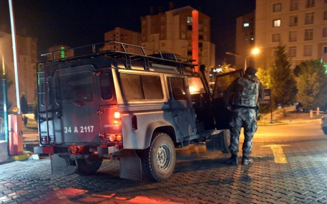 İstanbul'da lüks siteye baskın