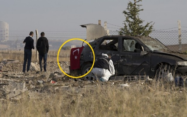 Teröristler  otomobile Türk Bayrağı asmış