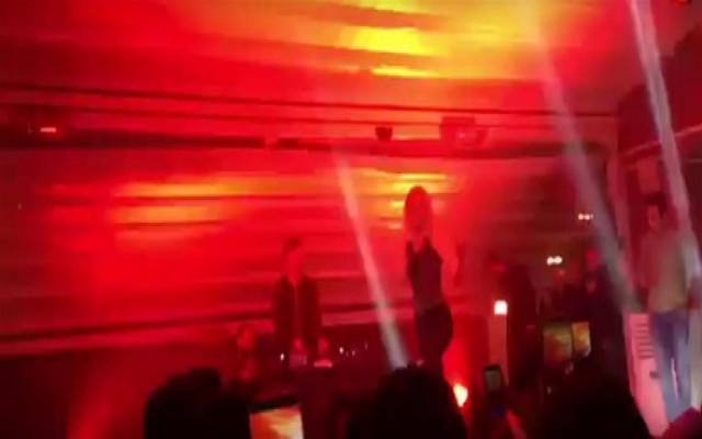 Aleyna Tilki'ye konserde patlayıcı şok