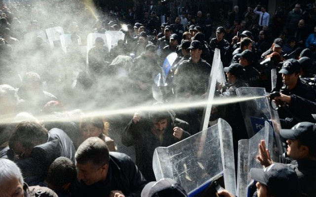 Ankara'da gerginliğe polis müdahalesi