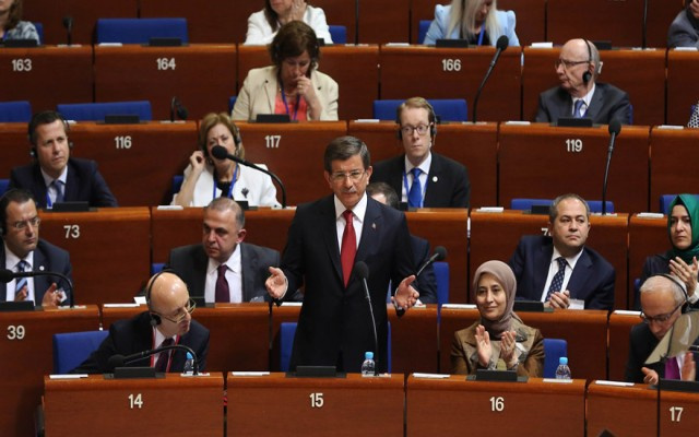 Davutoğlu yeni Anayasa için demlensin dedi