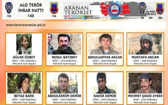 Aranan teröristlerin afişleri caddelere asıldı