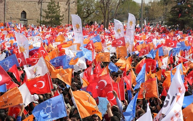 AKP'de kapalı zarfla Başbakan anketi