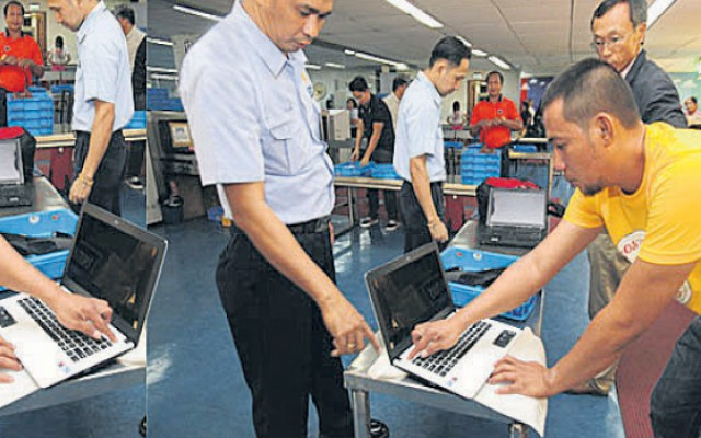Havalimanlarında laptop kontrolü krizi