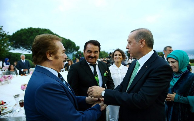 Erdoğan'dan sanat dünyasının ünlülerine iftar